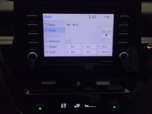 Used 2021 Toyota Camry SE image 25