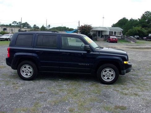 Used 2017 Jeep Patriot Sport w/ Power Value Group FWD image 9