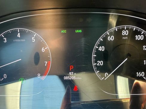 Used 2018 Honda Accord Touring image 10