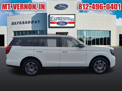 Used 2025 Ford Expedition Active AWD/4WD image 6
