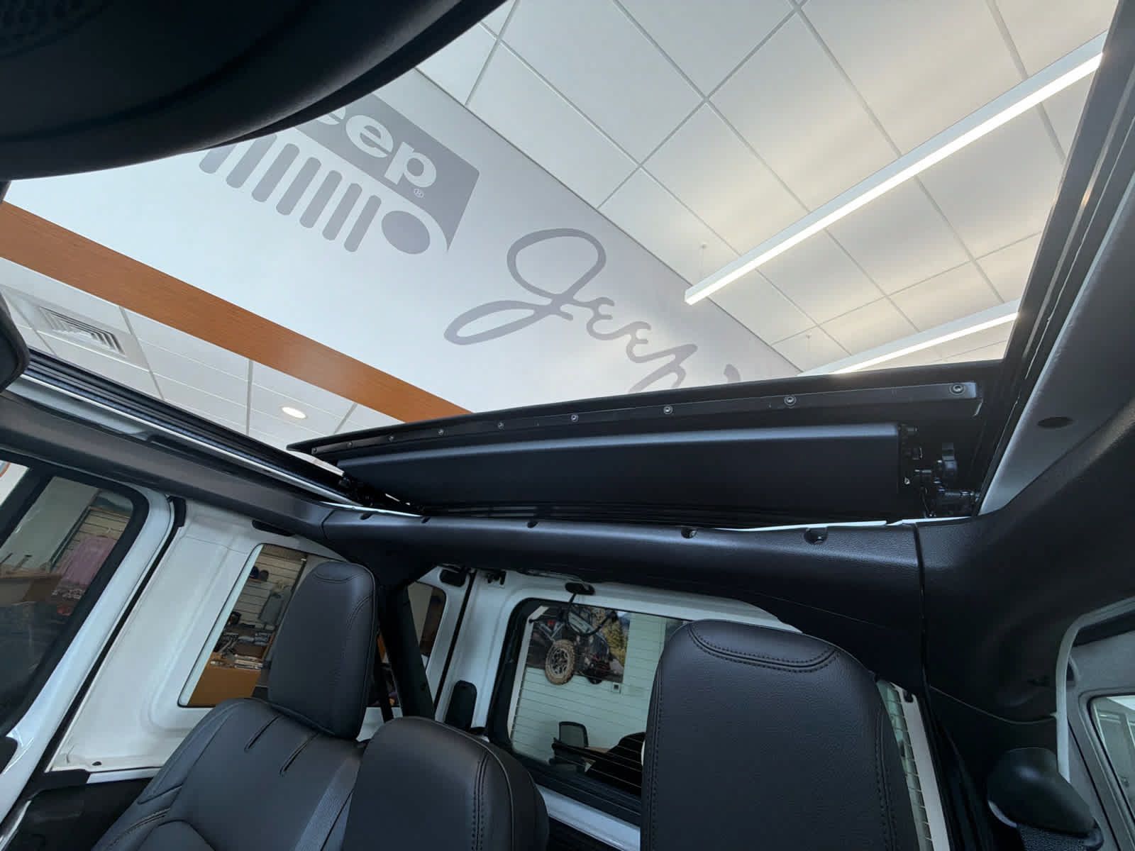 New 2026 Jeep Wrangler Unlimited Sahara AWD/4WD image 37