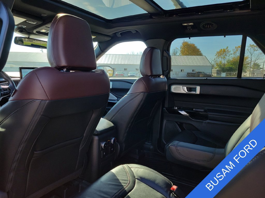 Used 2023 Ford Explorer Platinum w/ Technology Package AWD/4WD image 11