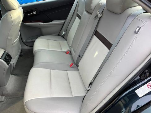 Used 2014 Toyota Camry XLE w/ Leather Package FWD image 10