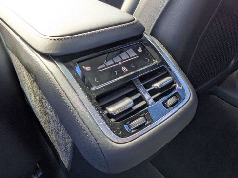 Used 2025 Volvo XC90 B6 Plus image 26