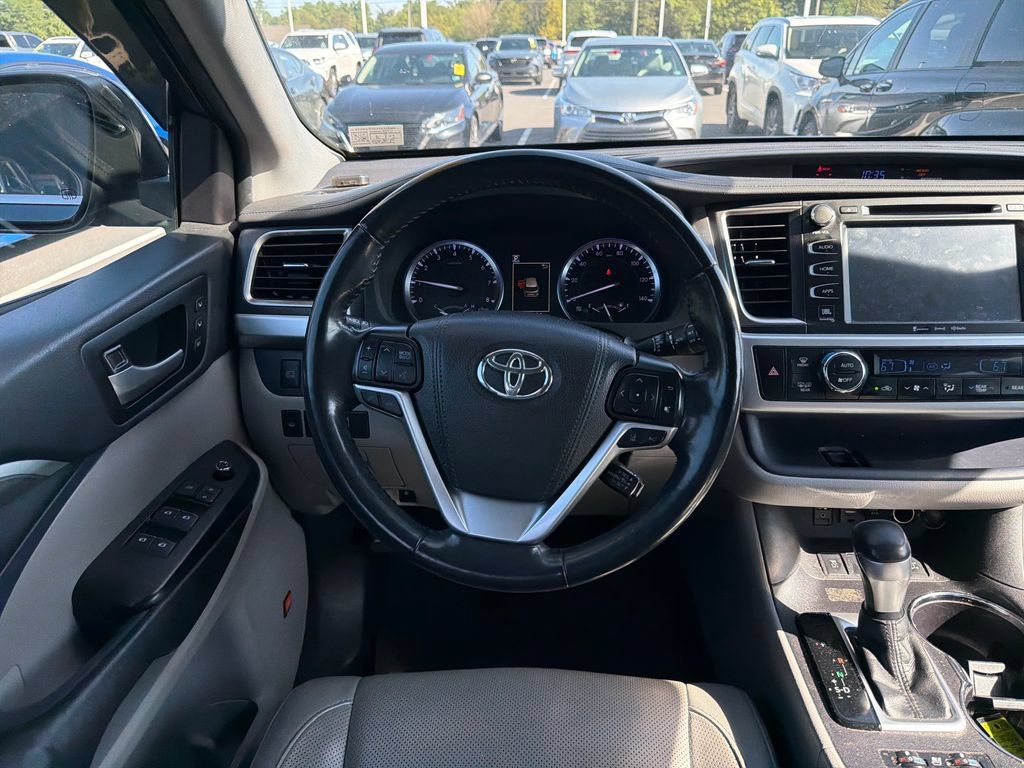 Used 2019 Toyota Highlander Limited Platinum AWD/4WD image 13