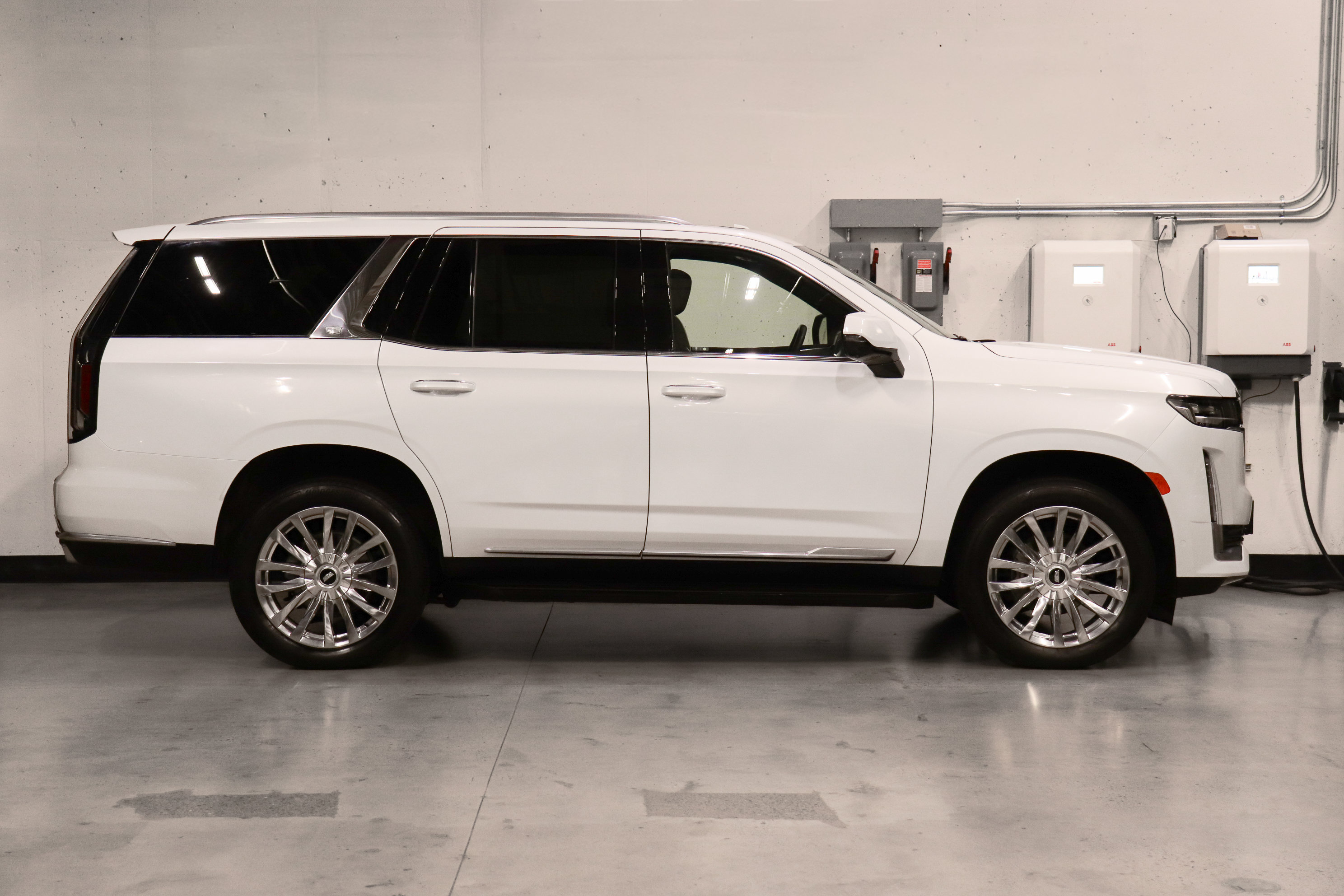 Used 2023 Cadillac Escalade Premium Luxury AWD/4WD image 6