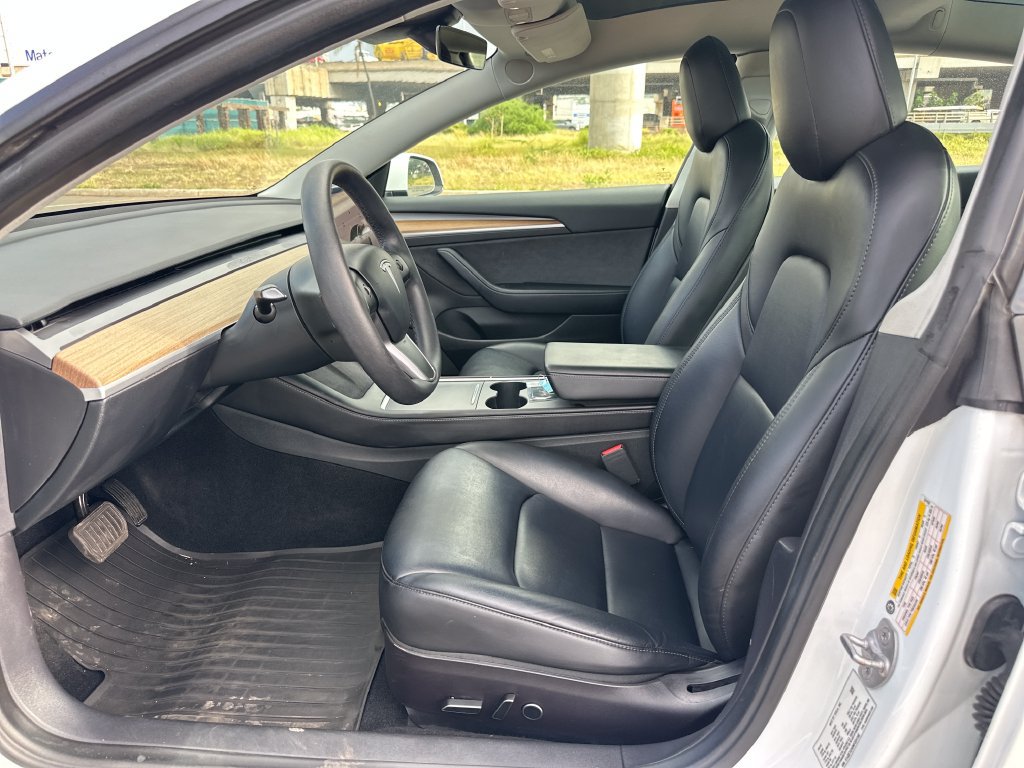 Used 2022 Tesla Model 3 Standard Range RWD image 12