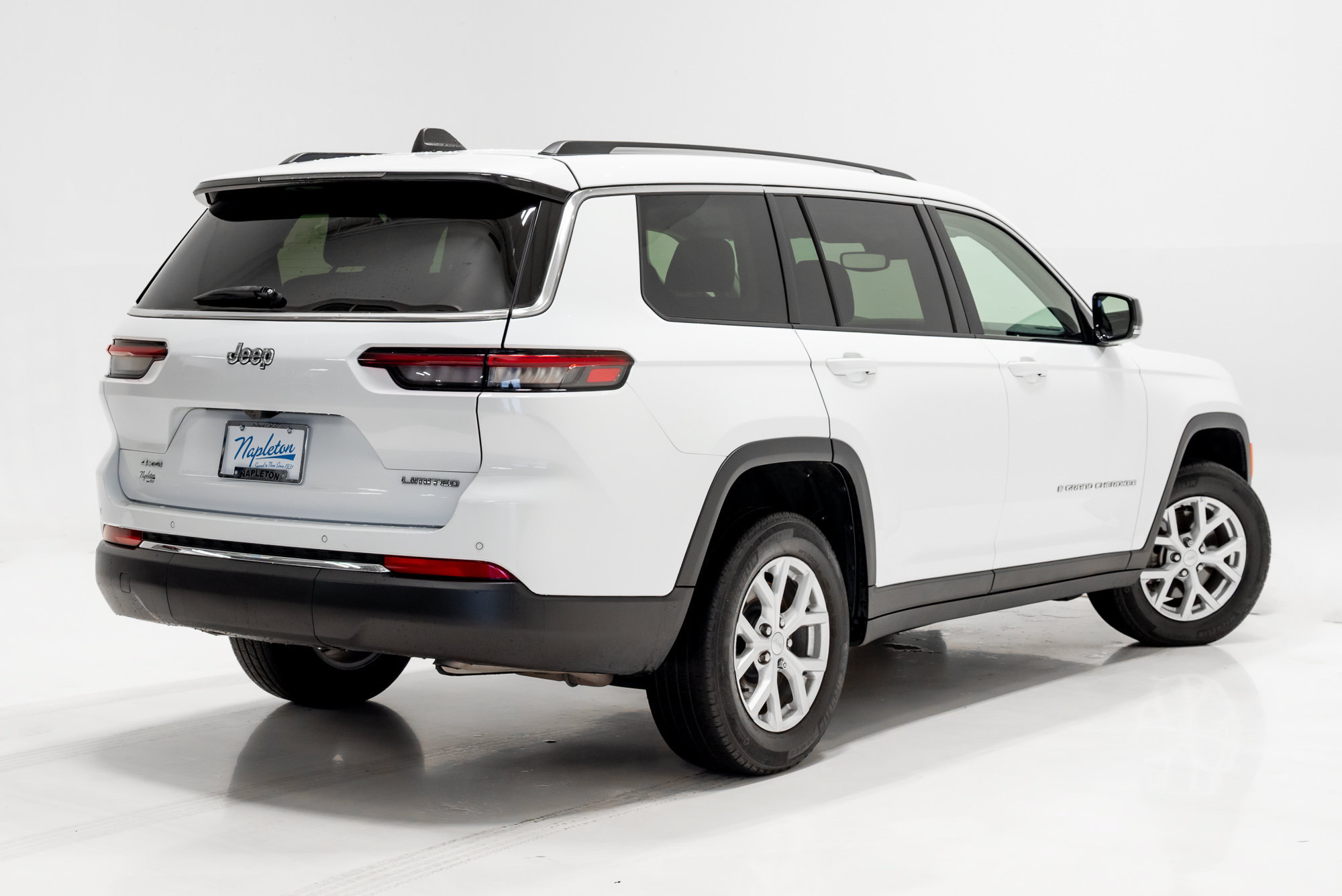 Used 2023 Jeep Grand Cherokee L Limited AWD/4WD image 39