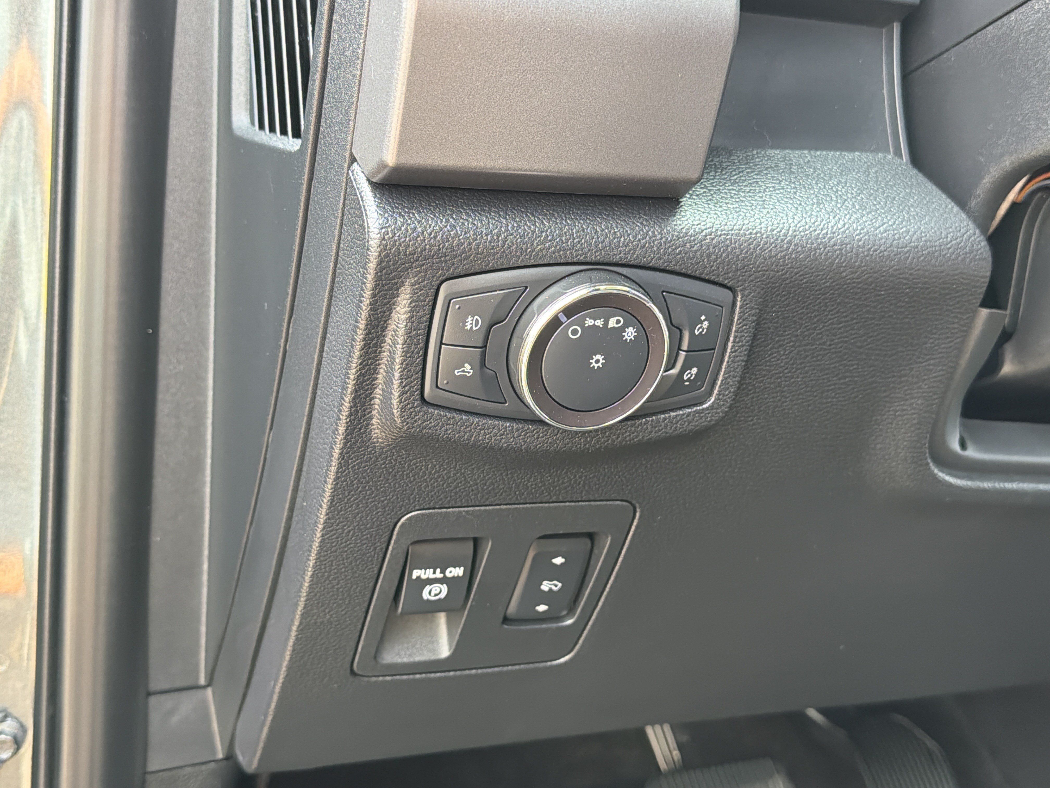 Used 2019 Ford F150 XLT w/ Equipment Group 302A Luxury AWD/4WD image 15