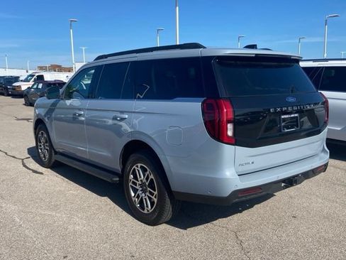 Certified 2025 Ford Expedition Active AWD/4WD image 4