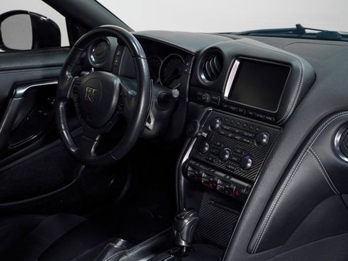 Used 2014 Nissan GT-R Premium image 24