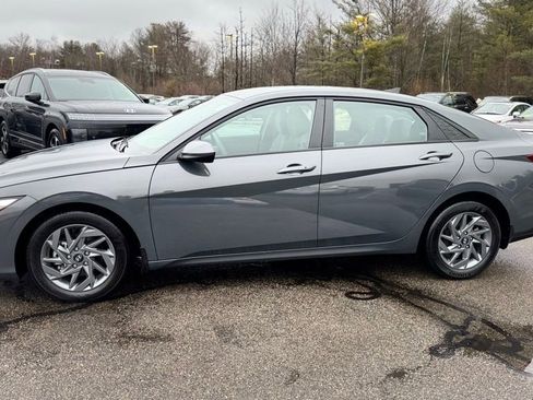 Certified 2024 Hyundai Elantra SEL FWD image 2