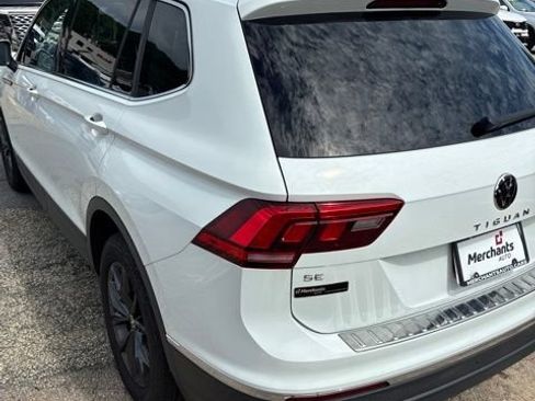Used 2022 Volkswagen Tiguan SE w/ Panoramic Sunroof Package AWD/4WD image 7