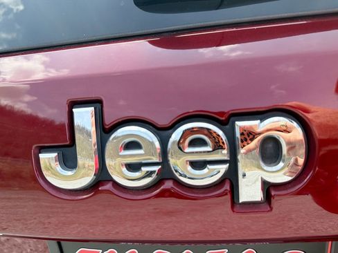 Used 2021 Jeep Grand Cherokee Limited image 38