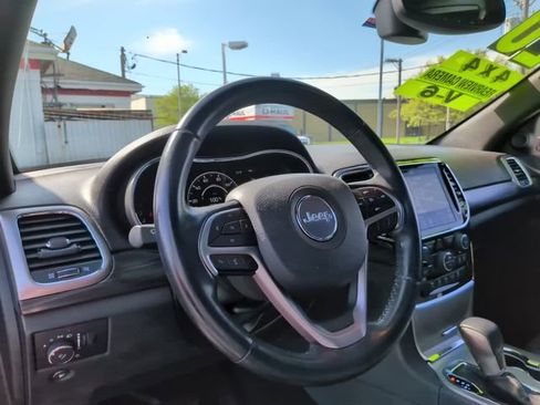 Used 2020 Jeep Grand Cherokee Laredo AWD/4WD image 31