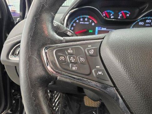Used 2018 Chevrolet Cruze Premier FWD image 18