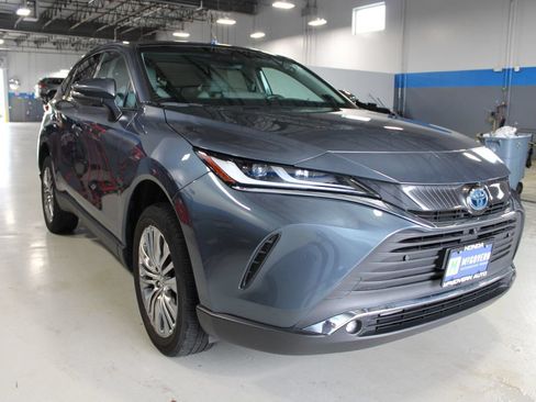 Used 2024 Toyota Venza Limited AWD/4WD image 3