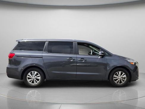 Used 2017 Kia Sedona LX w/ LX Essentials Premium Package FWD image 7
