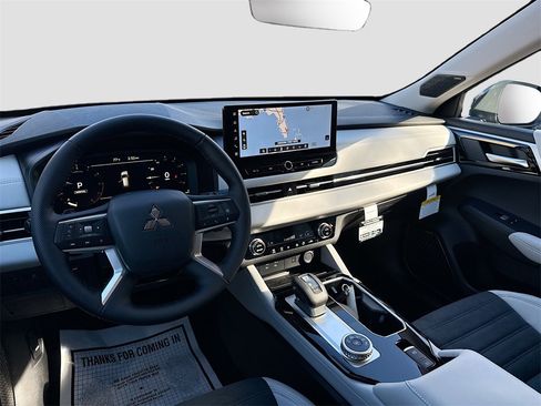 New 2026 Mitsubishi Outlander SE image 25