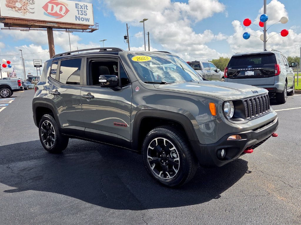 Used 2023 Jeep Renegade Trailhawk w/ Sun/Sound Group AWD/4WD image 19