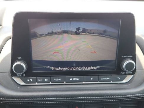Used 2024 Nissan Rogue SV AWD/4WD image 16