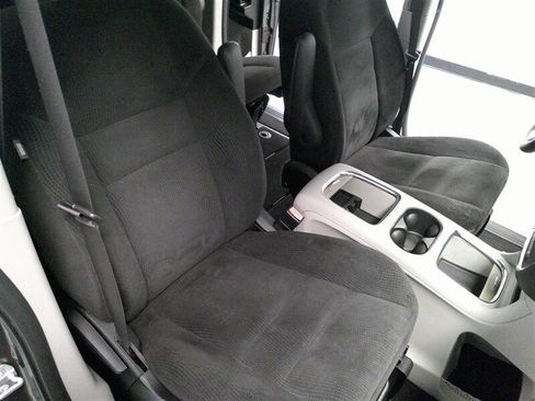 Used 2016 Dodge Grand Caravan SXT w/ Rear Park Assist Package image 17