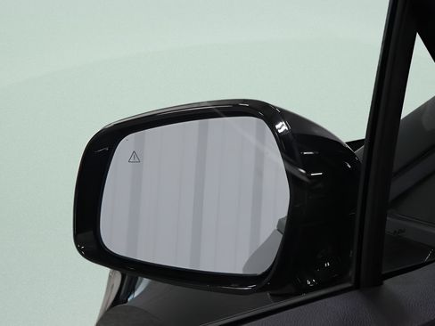 Used 2024 Kia Carnival FWD image 24