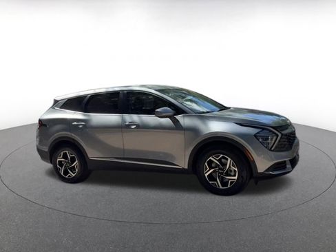 Used 2025 Kia Sportage LX FWD image 2