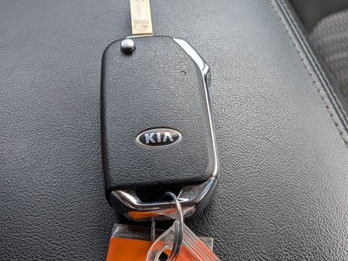 Used 2021 Kia Sorento LX FWD image 32