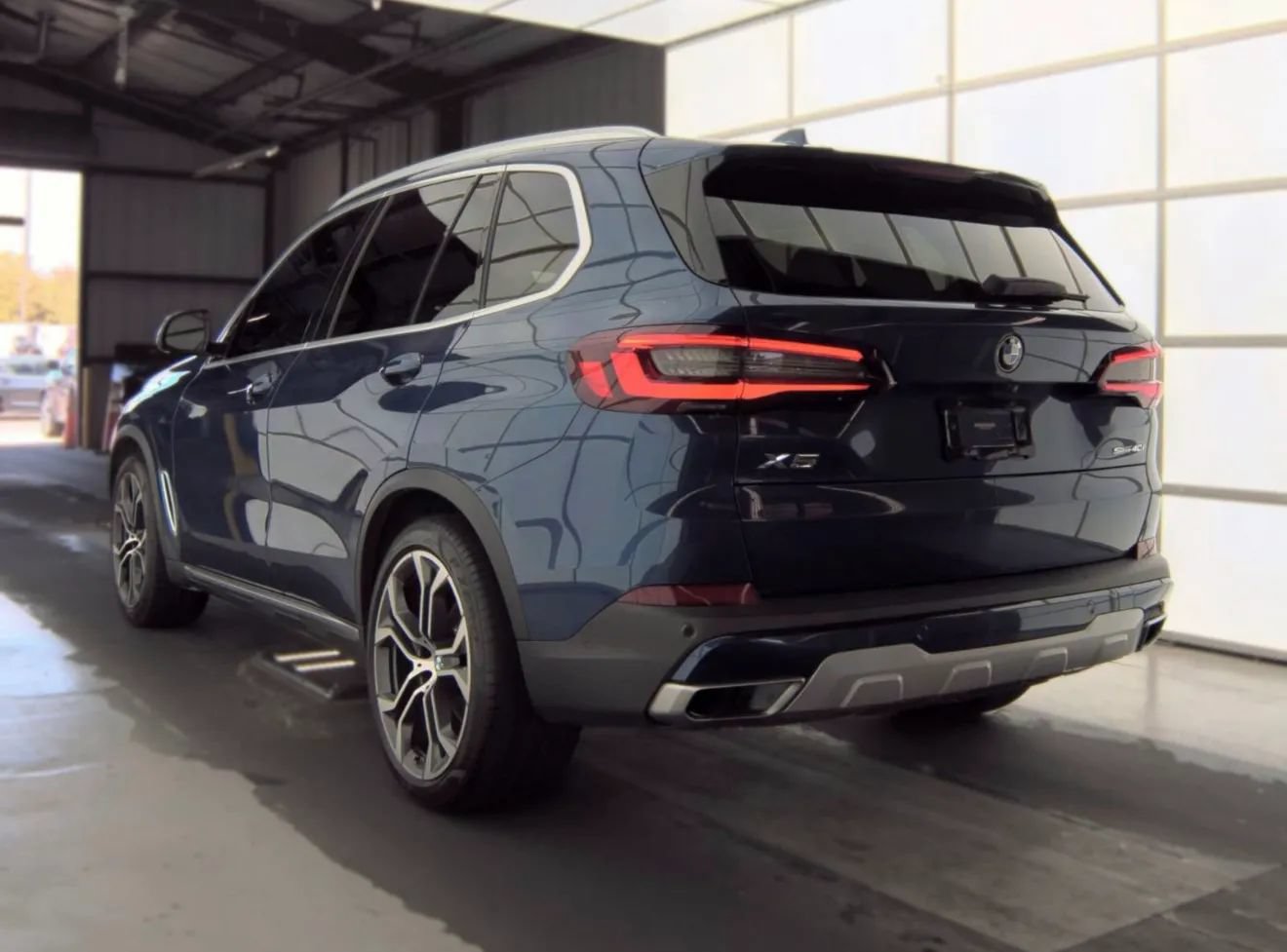 Used 2022 BMW X5 sDrive40i w/ Premium Package RWD image 2