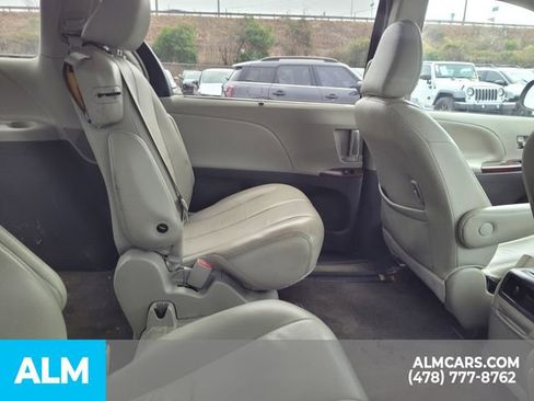 Used 2014 Toyota Sienna XLE image 23