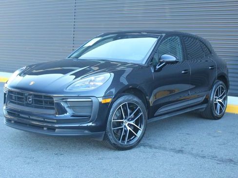 Certified 2023 Porsche Macan image 1