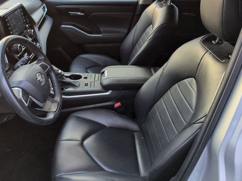 Certified 2022 Toyota Highlander XLE image 15