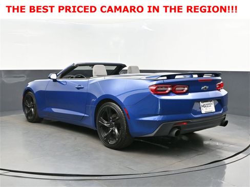Used 2022 Chevrolet Camaro LT w/ Technology Package image 5