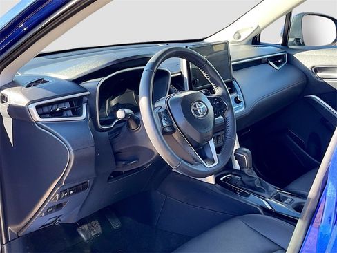 Used 2024 Toyota Corolla Cross XLE image 9