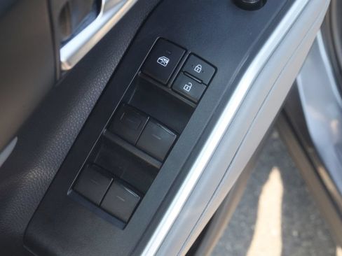 Used 2020 Toyota Highlander XLE AWD/4WD image 30