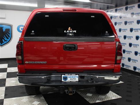 Used 2007 Chevrolet Silverado 2500 LT w/ Heavy-Duty Power Package image 3