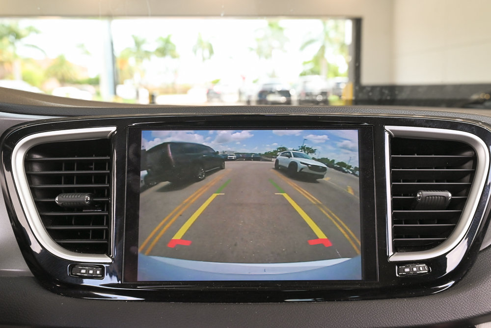 Used 2024 Chrysler Pacifica Touring-L FWD image 20