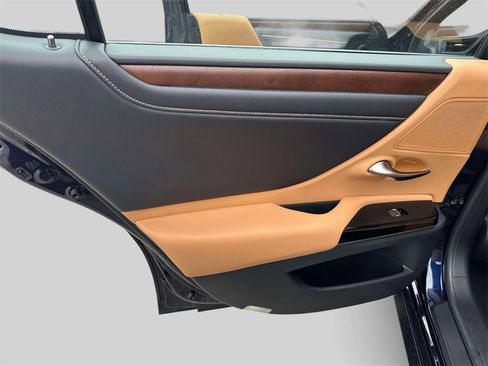 Certified 2023 Lexus ES 350 w/ Premium Package image 18