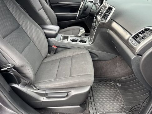 Used 2018 Jeep Grand Cherokee Laredo AWD/4WD image 24