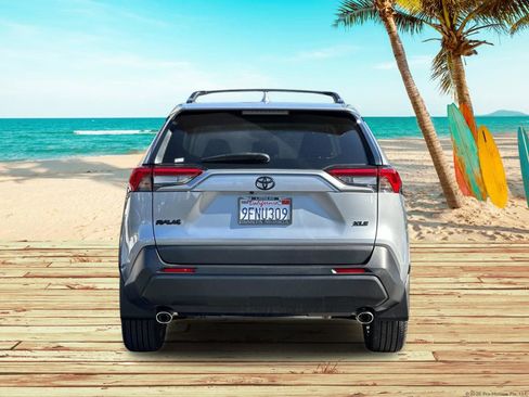 Used 2023 Toyota RAV4 XLE Premium image 5