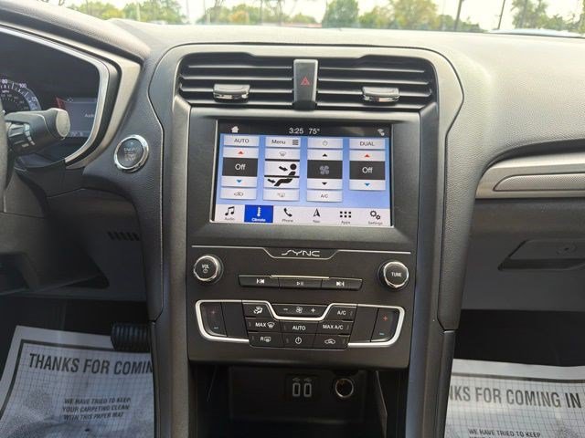 Used 2019 Ford Fusion SE w/ Equipment Group 151A FWD image 22