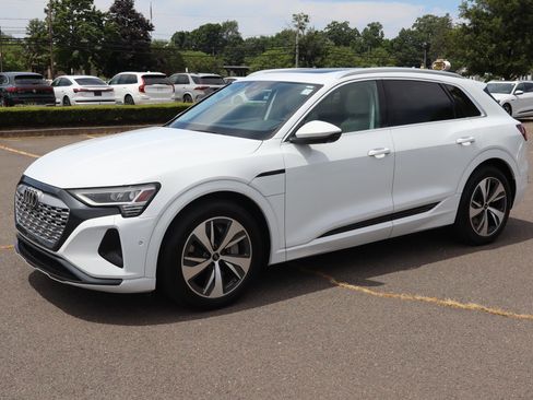 Used 2024 Audi Q8 e-tron Premium Plus w/ Premium Plus Package image 1