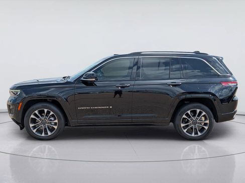 Used 2023 Jeep Grand Cherokee Overland w/ Luxury Tech Group IV AWD/4WD image 2