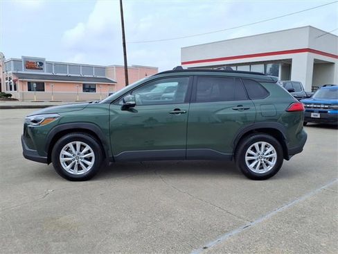 Used 2024 Toyota Corolla Cross LE image 2