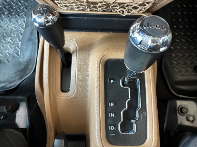Used 2013 Jeep Wrangler Unlimited Sahara w/ Connectivity Group AWD/4WD image 25