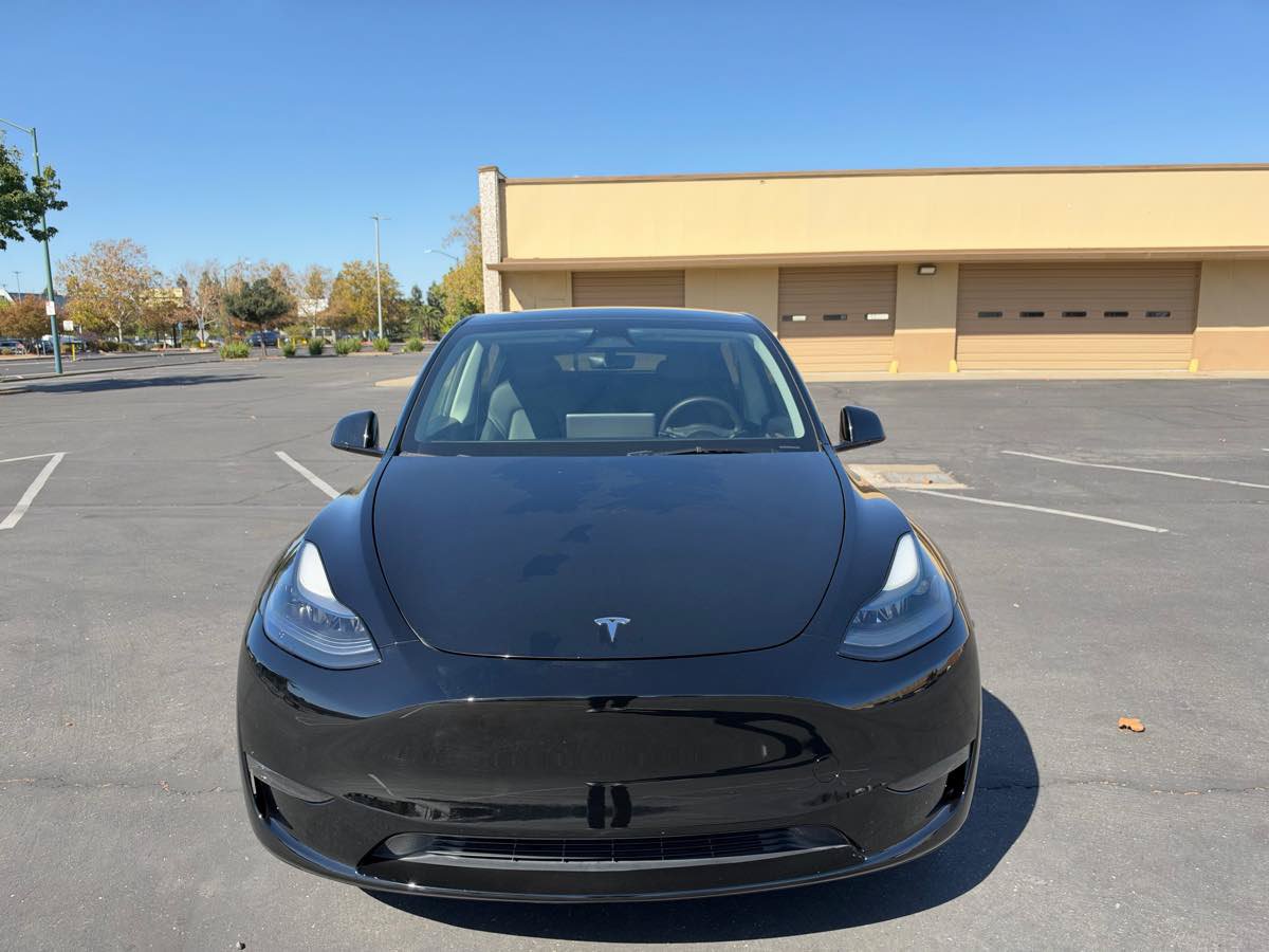Used 2024 Tesla Model Y Long Range AWD/4WD image 3