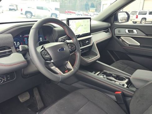 Used 2025 Ford Explorer ST image 27