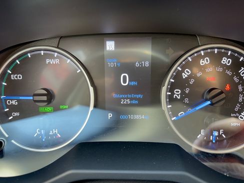Certified 2022 Toyota RAV4 XLE Premium AWD/4WD image 11