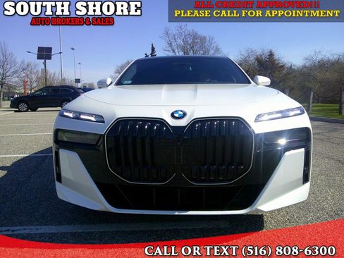 Used 2025 BMW 760i xDrive w/ Executive Package image 2